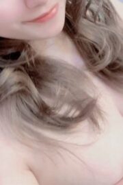 ひなみ(25)レア出勤嬢。おしりばっか見ようとしないでください